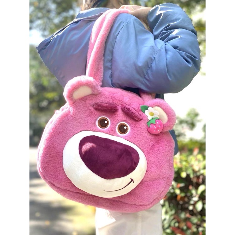 Túi đeo vai gấu dâu to size 30cm đựng nhiều đồ siêu dễ thương, túi xách phú lông họa tiết Lotso mẫu mới _ Ting Ting