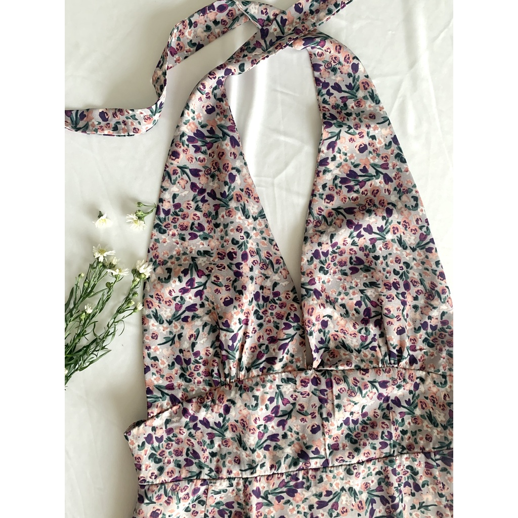 BEACH FEVER - Đầm maxi hoạ tiết hoa nhí tím hở lưng Katie