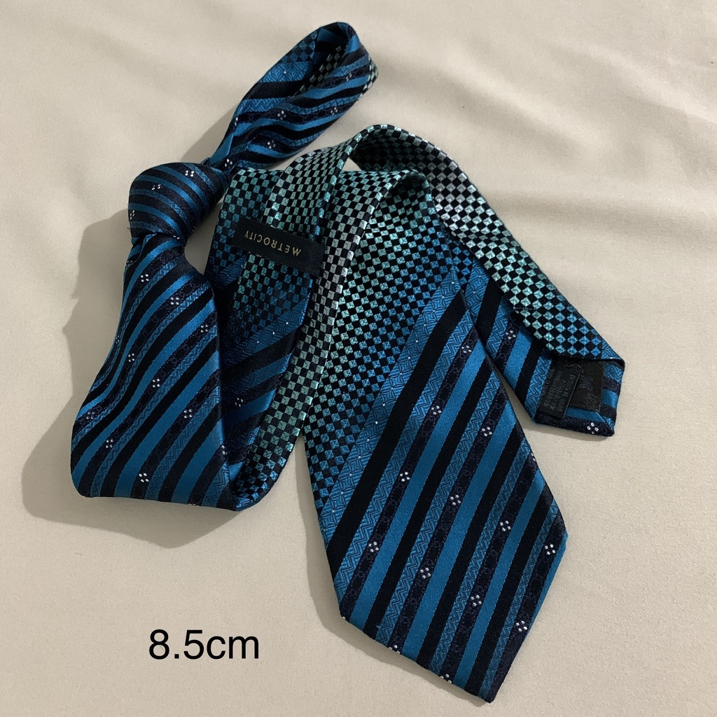Cravat họa tiết, cà vạt công sở nam.
