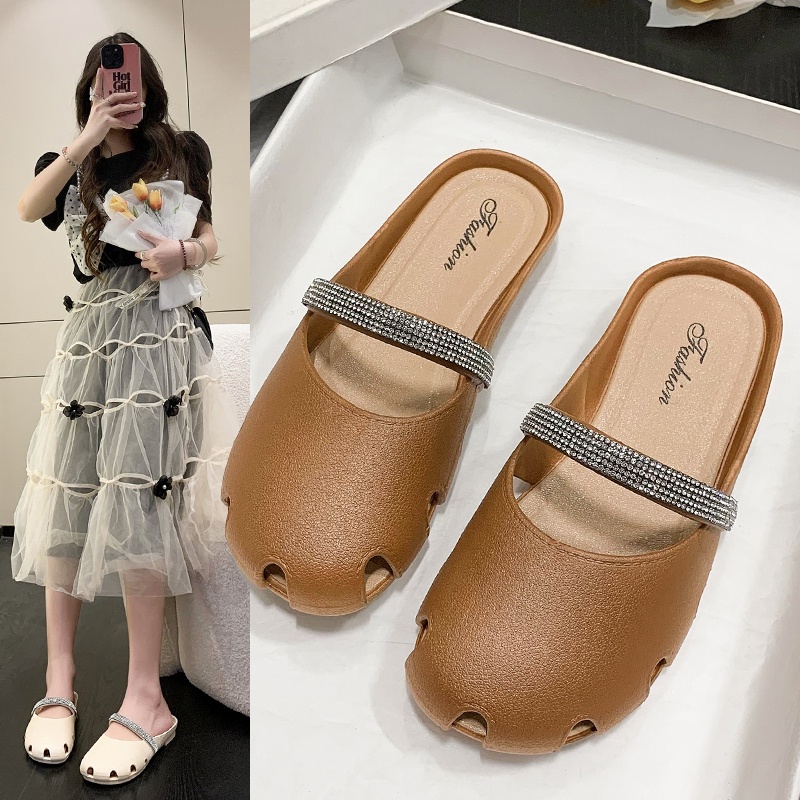 Dép Sandal Đế Phẳng Mềm Mại Dày Dặn Đính Đá Thoáng Khí Thoải Mái Hợp Thời Trang Cho Nữ Ống Hút Chất Lượng Cao Dành Cho Gia Đình