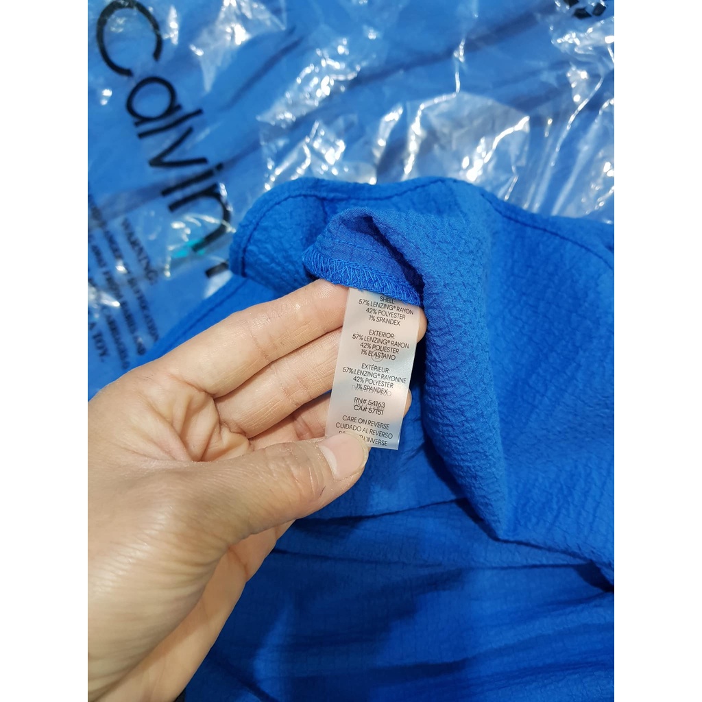 Váy CK màu xanh coban, kiểu tay cánh tiên