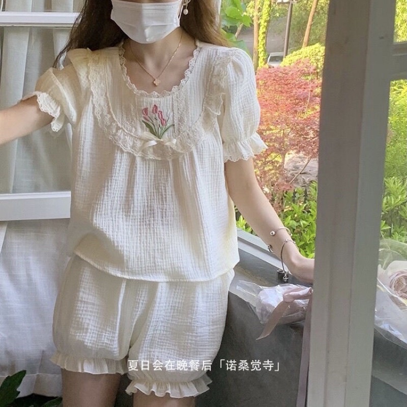 Bộ đồ ngủ màu kem hoa tulip mùa hè của phụ nữ mỏng phần ngọt ngào và dễ thương học sinh thêu ren váy ngủ công chúa gió