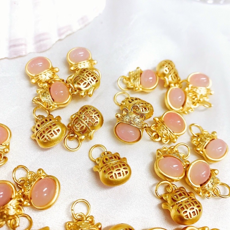 Charm mèo may mắn