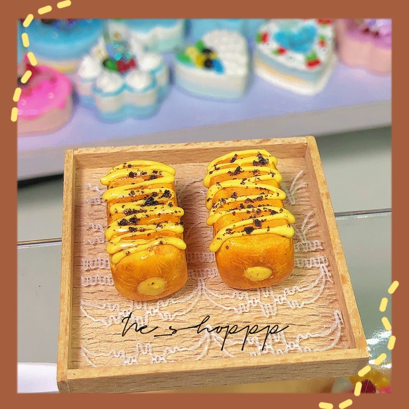 Mô hình bánh mỳ gối nhân kem mini