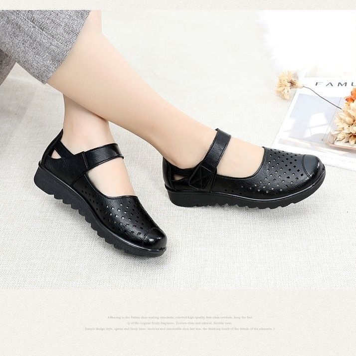 Giày Sandal Đế Mềm Bằng Da Thật Đục Lỗ Thoáng Khí Thời Trang Mùa Hè Dành Cho Nữ Trung Niên