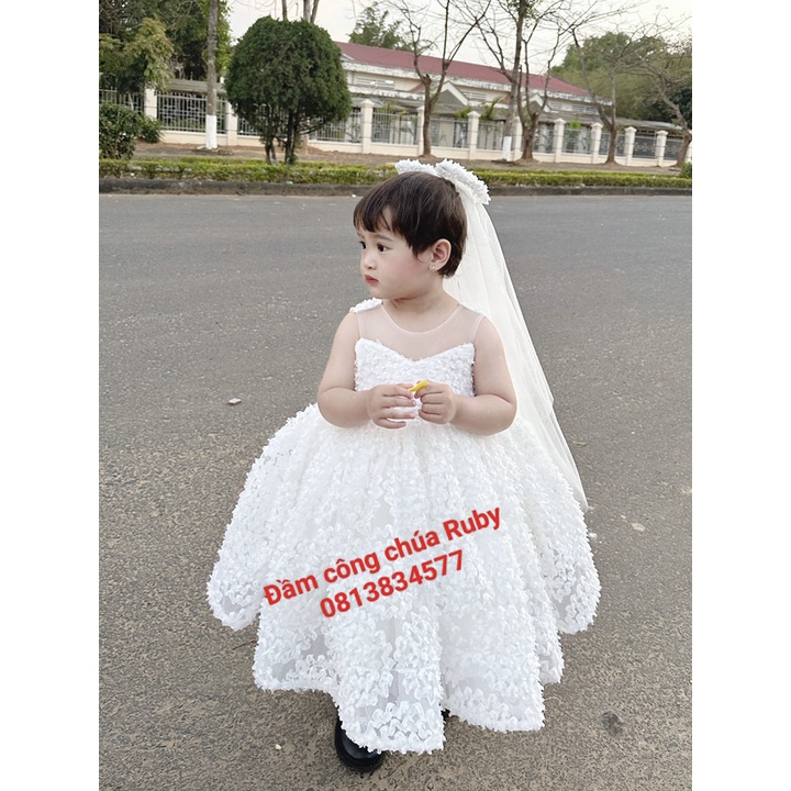 Đầm ren cao cấp tặng kèm lup cài cô dâu