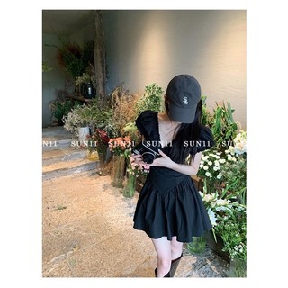 Đầm xoè cổ chữ V dáng ngắn, váy tay bồng cổ chữ V