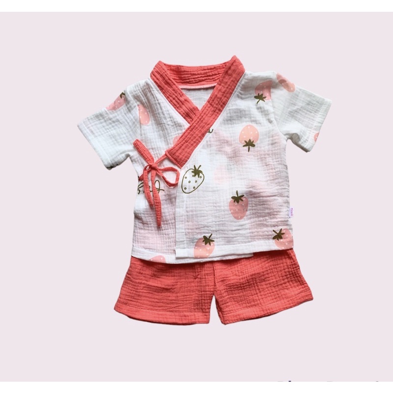 Yukata ngắn tay màu hồng dâu chất Xô Muslin cho bé