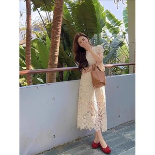 Váy ren kem cổ tròn viền ngọc tay cộc dáng a dài