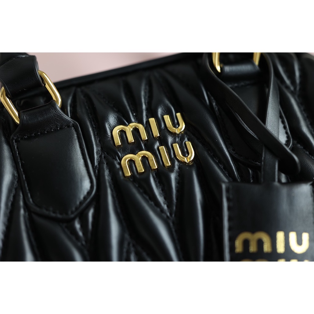 Túi cầm tay đeo chéo MIUMIU TRỐNG SZ21