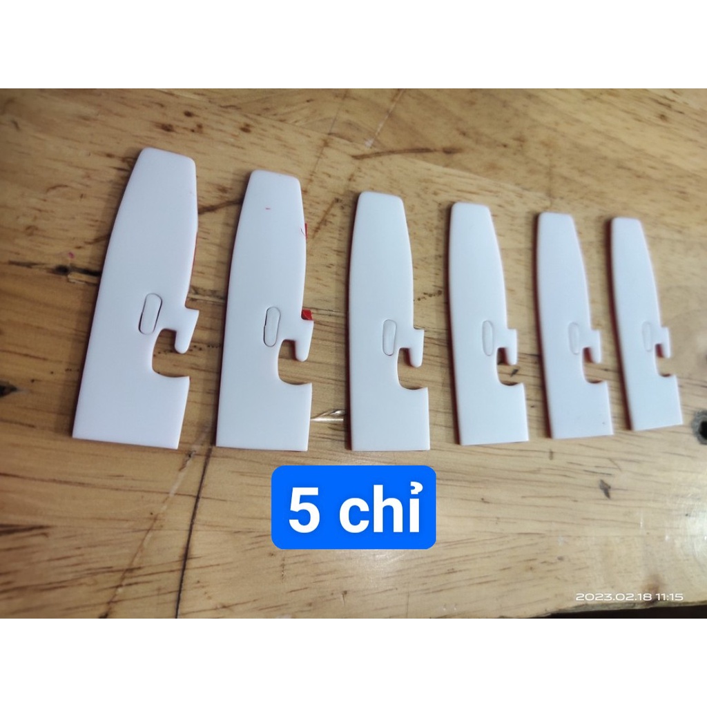 miếng nhựa dán chân vịt có keo