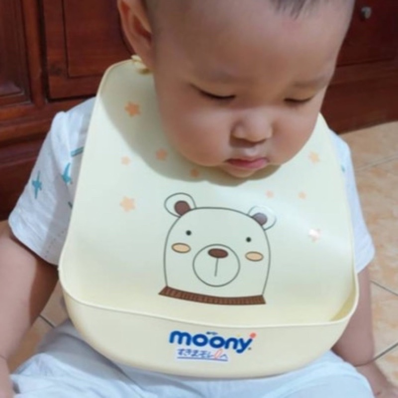 Set 2 yếm ăn dặm trẻ em hkm moony màu xanh màu vàng