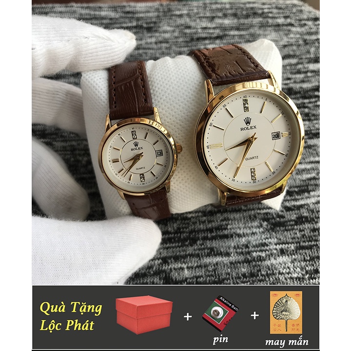 Đồng hồ đôi nam nữ giá 1 đôi dây da mặt tròn viền vàng có lịch đồng hồ cặp tặng kèm 2 pin 2 lá bồ đề
