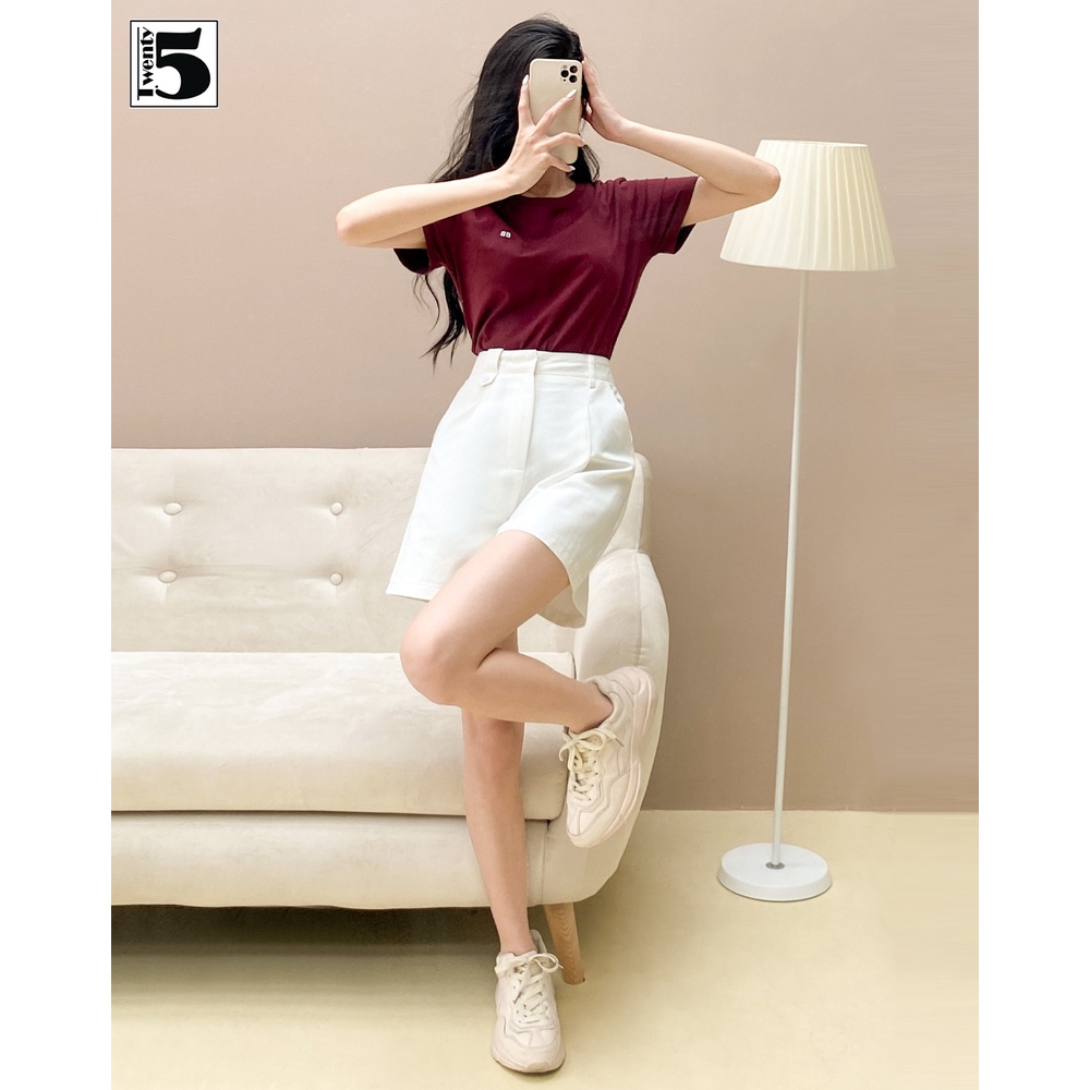 Áo thun nữ trơn màu tay ngắn form rộng vừa đính chữ nhỏ trước ngực Twentyfive 4536
