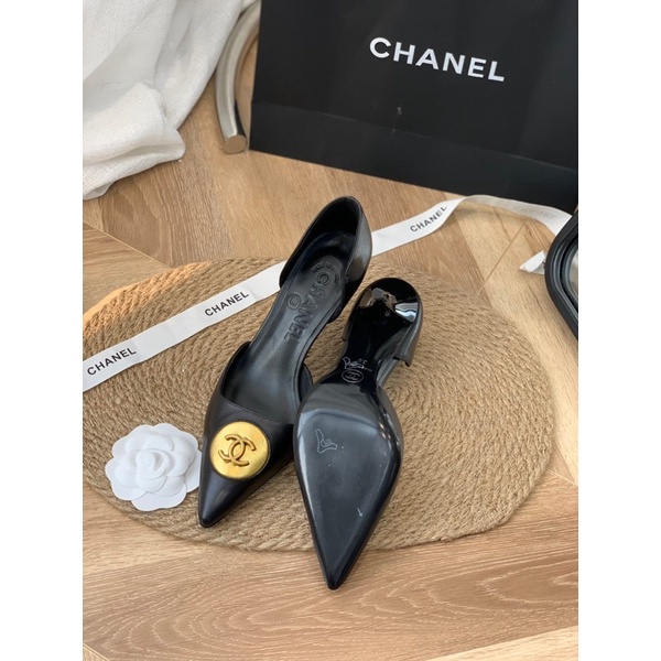 Giày cao gót đen khóa đồng nữ