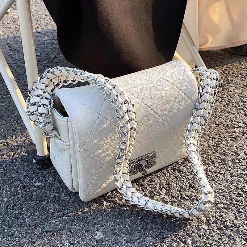 Túi xách trám , dây xích bản to chất siêu mịn đẹp SL 83