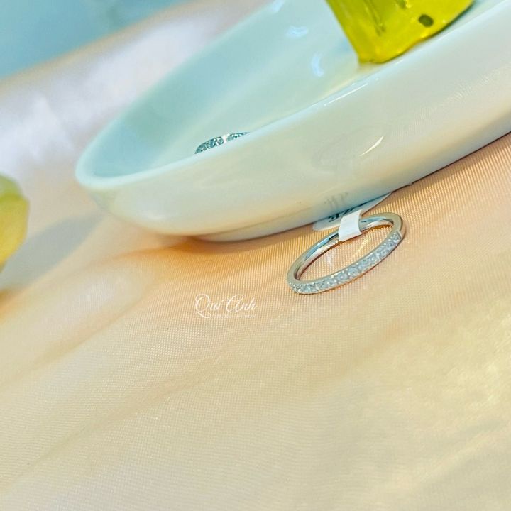 Nhẫn Đeo Ngón Út_Nhẫn Titan Bạc Đính Viền Đá Bản Mỏng