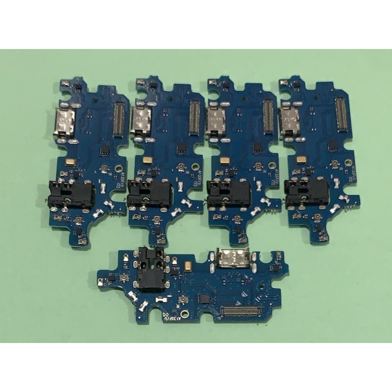 Cụm bo mạch sạc thay thế cho đt Samsung A13 Zin New