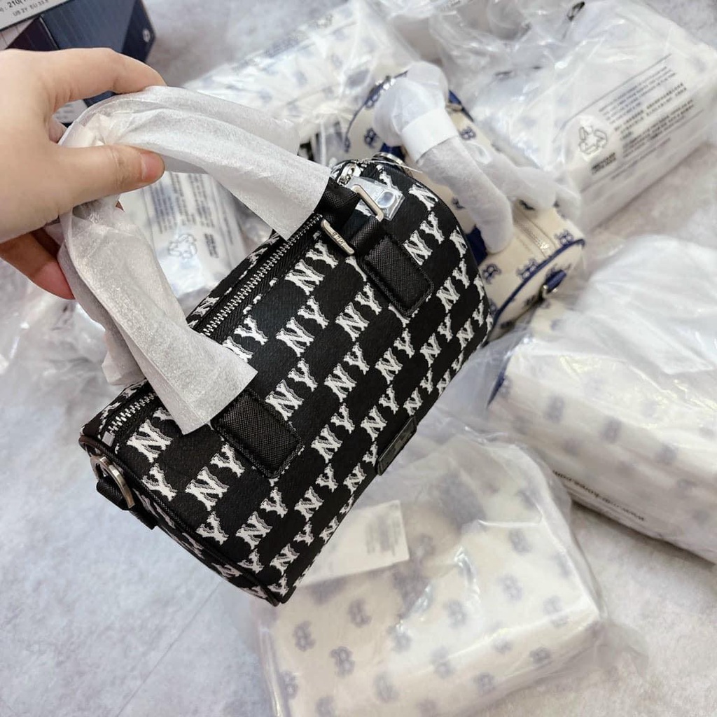 Siêu phẩm túi trống MLB CLASSIC MONOGRAM