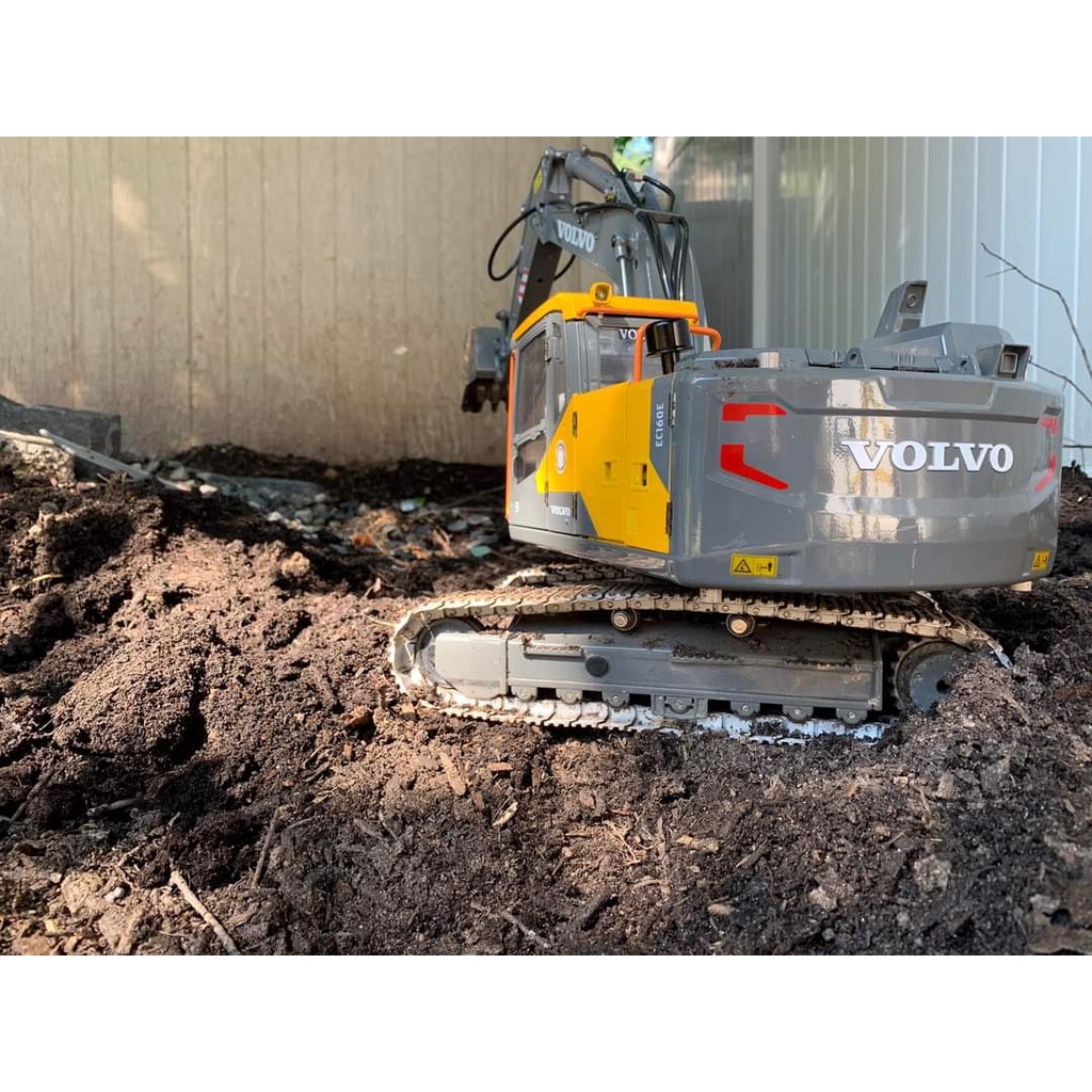 XE XÚC VOLVO EC160E TRỤC VÍT PHUN KIM LOẠI