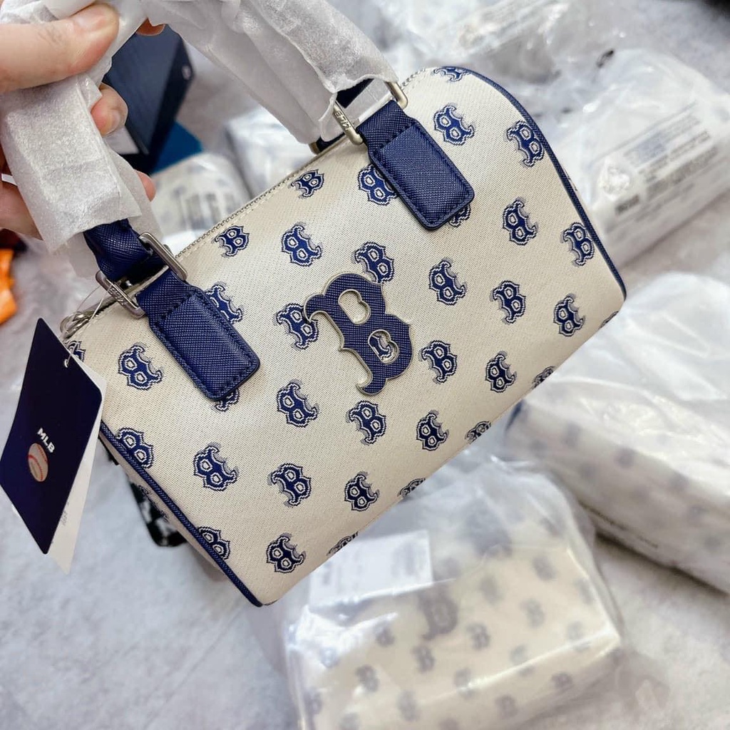Siêu phẩm túi trống MLB CLASSIC MONOGRAM