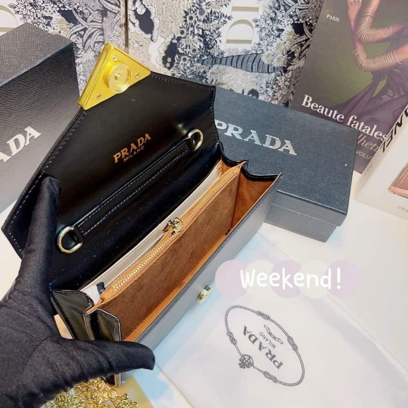 CLUTCH PRADA KÈM DÂY XÍCH ĐEO CHÉO SUPER FULL BOX SEAL