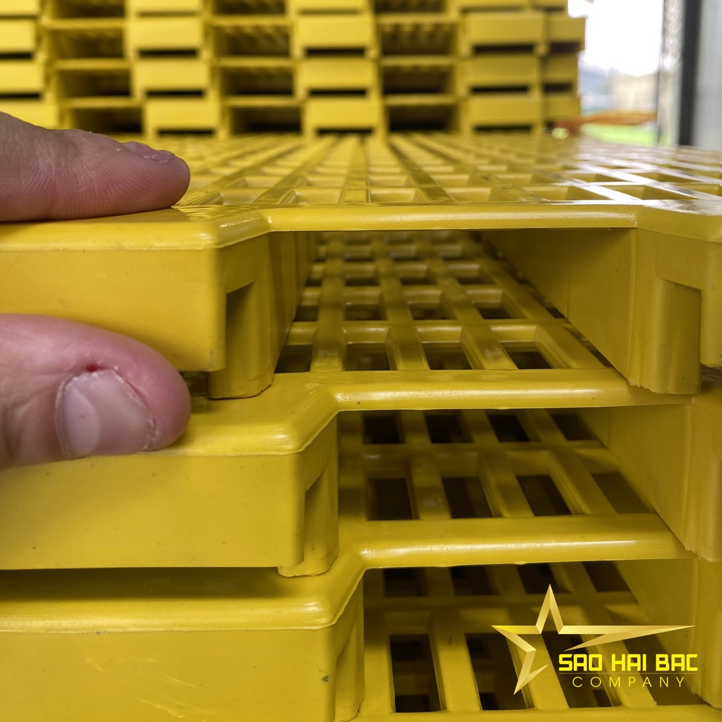 Vỉ nhựa lót sàn, tấm nhựa lót sàn chuồng chó, mèo, lợn, gà  50cm x 100cm