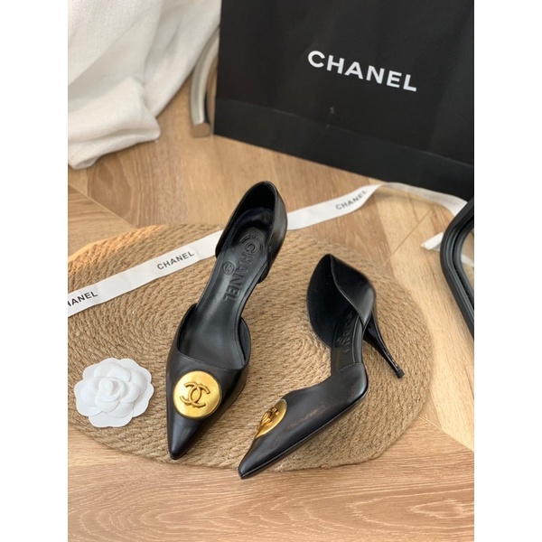 Giày cao gót đen khóa đồng nữ