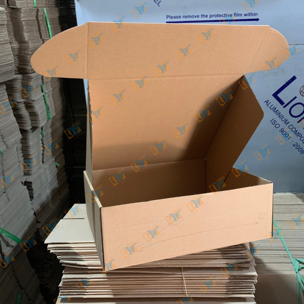 Thùng Carton Nắp Gài 30x25x10 Đóng Gói Quần Áo Mũ - B40
