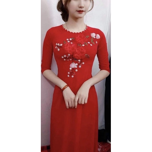 Áo dài thêu hoa cổ tròn tay lỡ