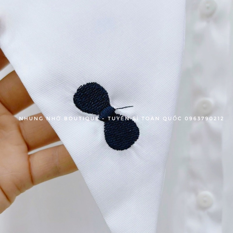 Áo sơ mi trắng cổ bèo thêu nơ dài tay chất thô lụa 235 A1101N Nhung Nhớ Boutique