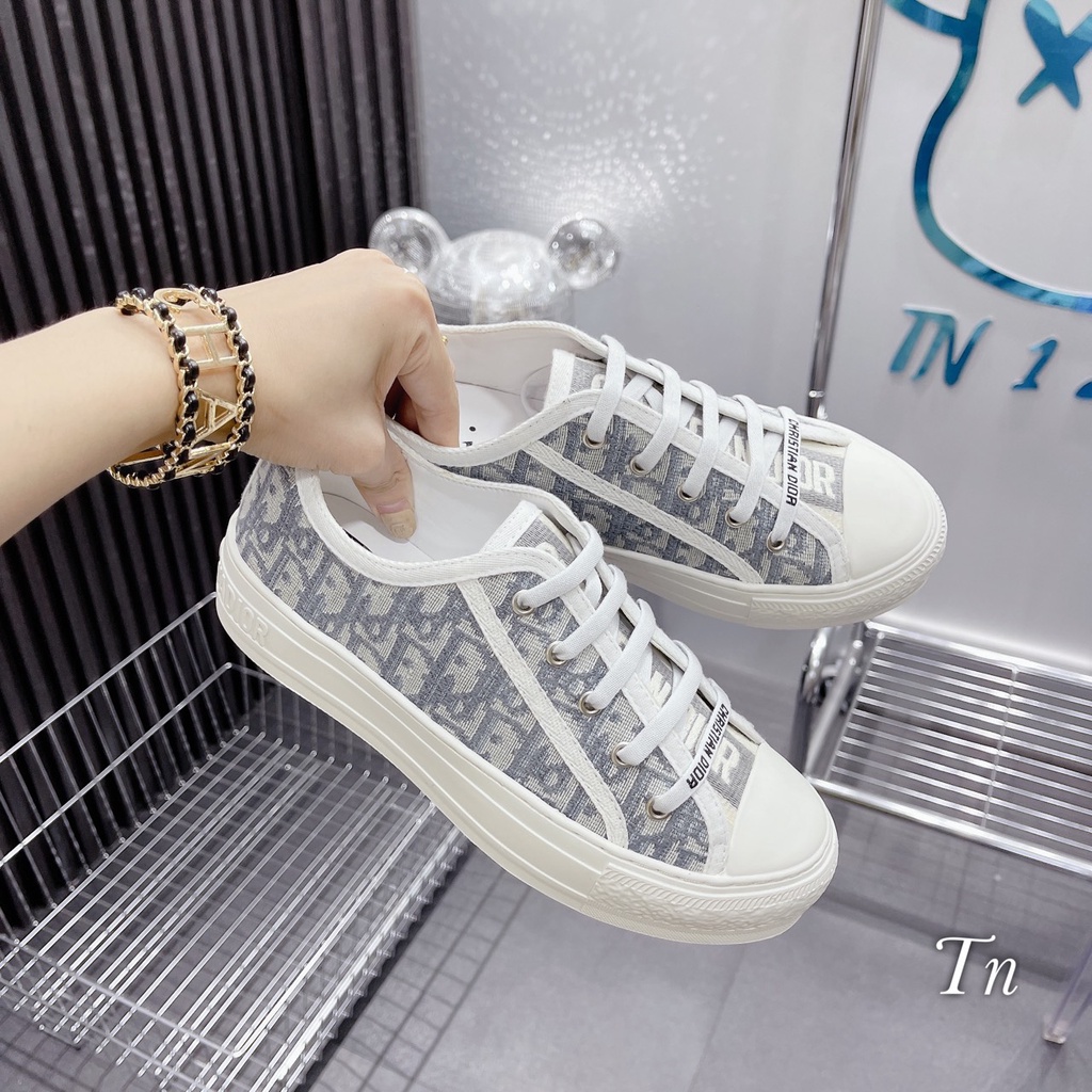 GIÀY THỂ THAO CD THÊU THỔ CẨM