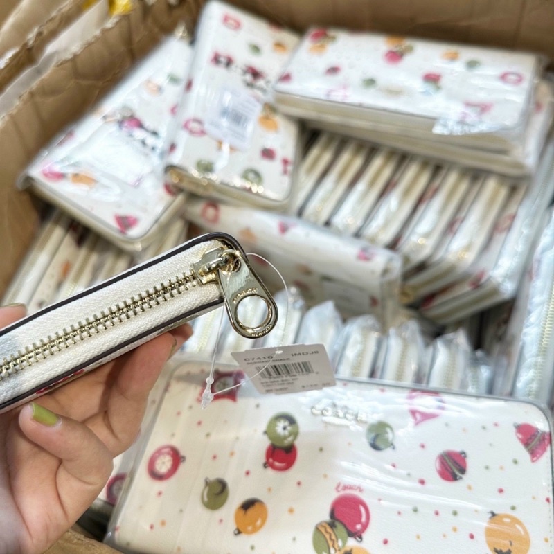 Ví coach nhiều ngăn siêu tiện lợi