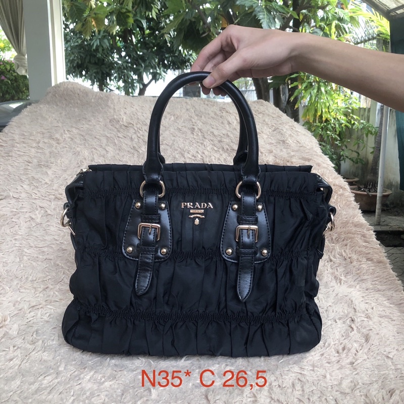 Túi chuẩn si. Túi qua sử dụng. Khách vui lòng xem hình nếu muốn biết thêm thông tin sản phẩm mời khách vô chat . Thanks.