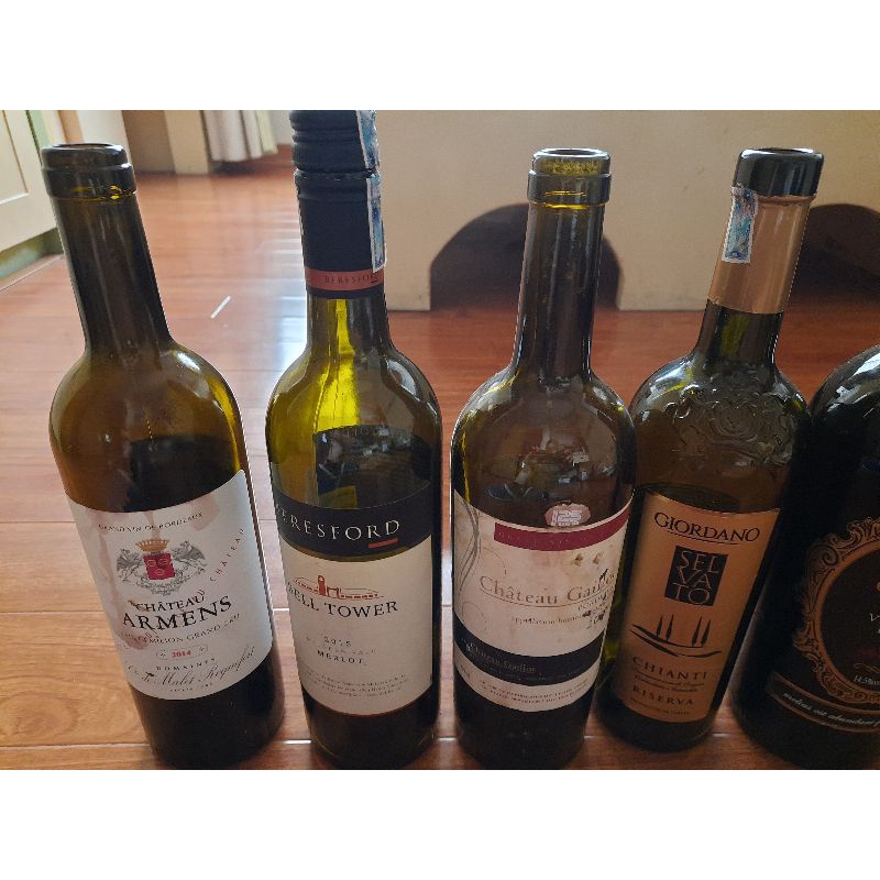 Bán vỏ chai rượu ngoại cho trang trí