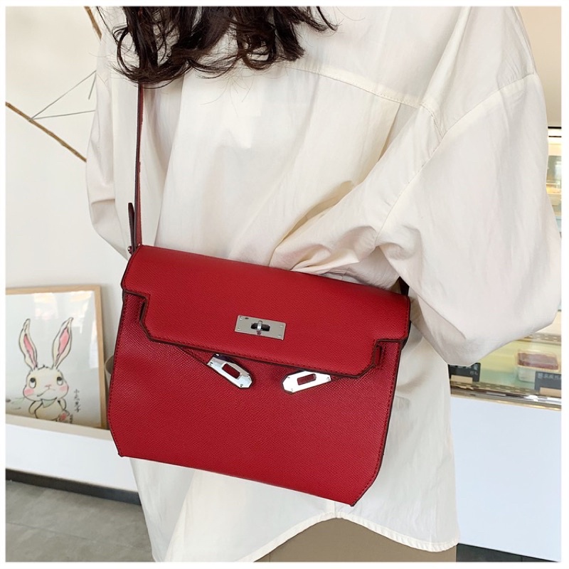 Túi đeo chéo và đeo kẹp nách trơn đơn giản khoá HM 2023