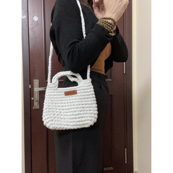 Hot trend túi len móc tay