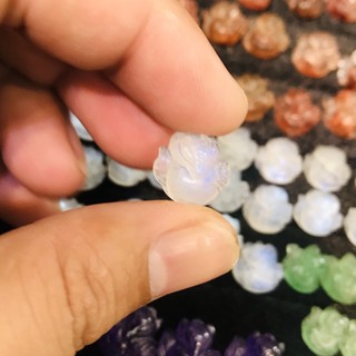 Hồ Ly Moonstone tròn ôm hoa Charm và Mặt