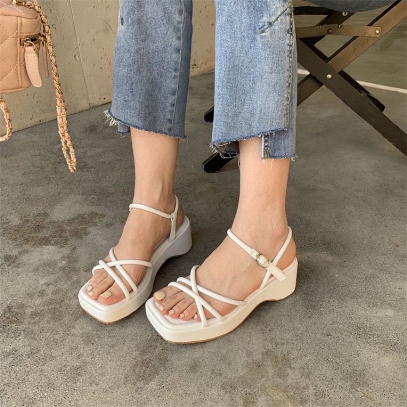 Giày sandal dây đế xuồng 2023