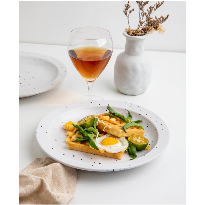 Đĩa salad sứ ReedHOME tráng men màu trắng chấm đen dùng được lò vi sóng