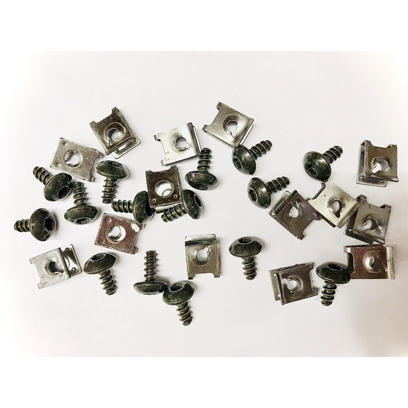 Bộ 50 con Pat kẹp inox 5 ly  gắn dàn áo xe yamaha