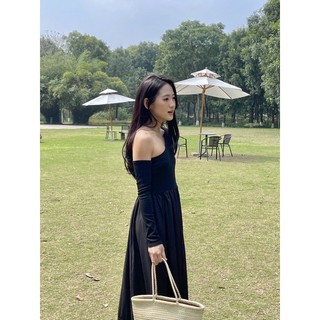 Váy lệch vai tiểu thư màu đen