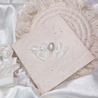 Móng giả thiết kế theo size tay trắng vẽ gel xi măng charm nơ cô gái xinh xắn