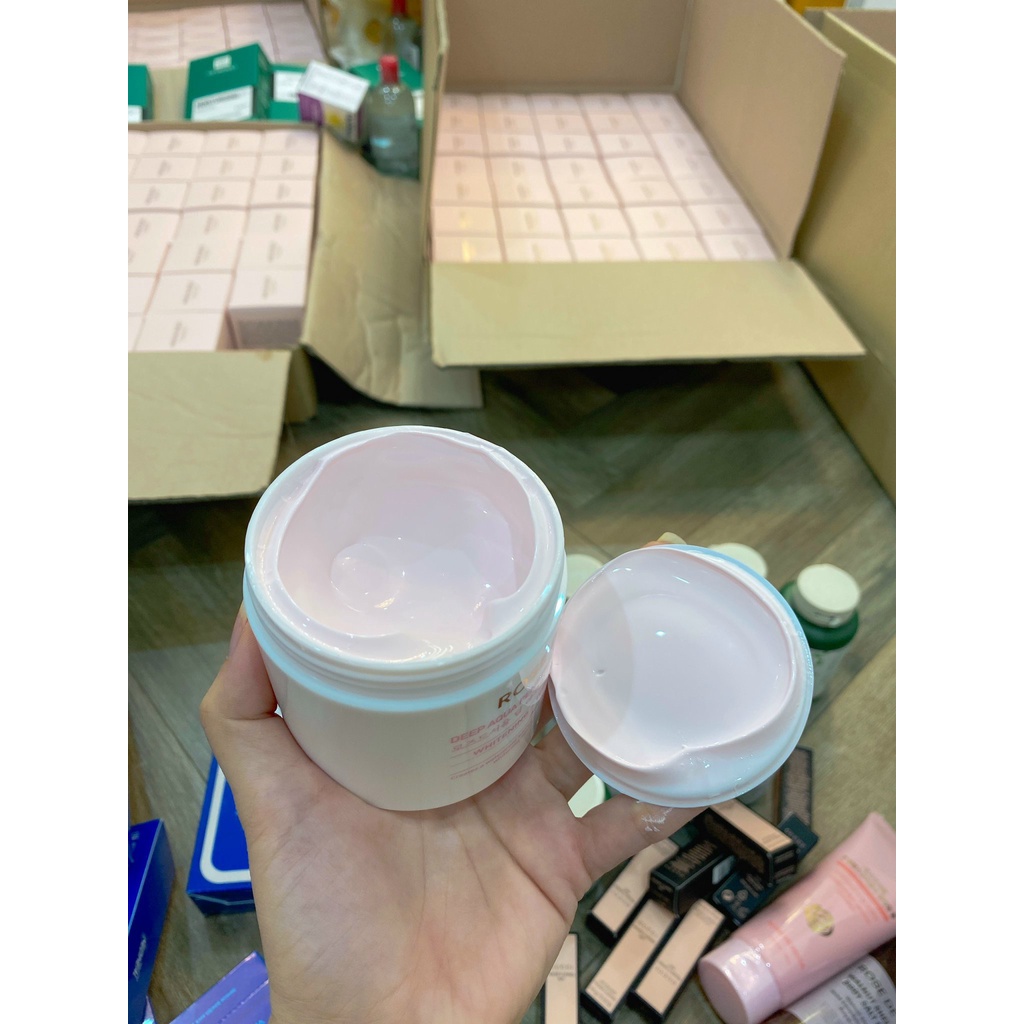 Combo tẩy da chết và kem body Rose De Seoul chăm sóc da từ sâu bên trong, loại bỏ tế bào chết hũ 200g