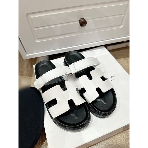 DÉP ĐẾ BẰNG QUAI DA CHỮ H