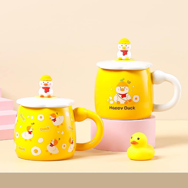 Ly cốc sứ có nắp hình chú vịt vàng đáng yêu dễ thương kèm thìa inox 400ml