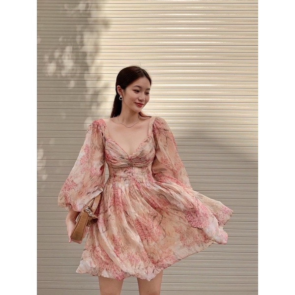 Đầm xoè voan hoa hở lưng tay dài phong cách sexy