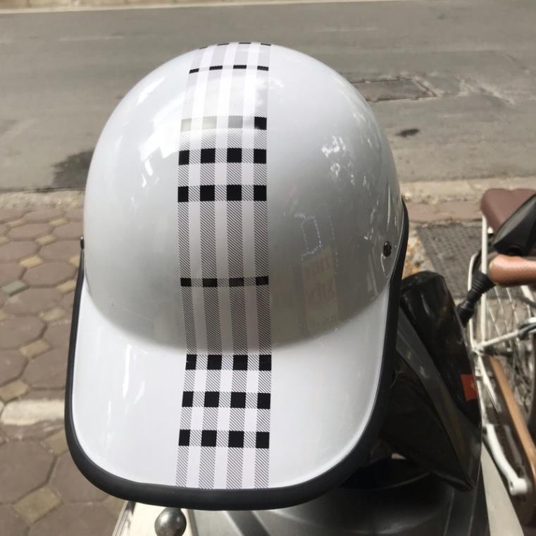 Mũ Bảo Hiểm Lưỡi Trai Kẻ Sọc Ca Rô Màu Đen, Trắng Siêu Nhẹ Siêu Rẻ