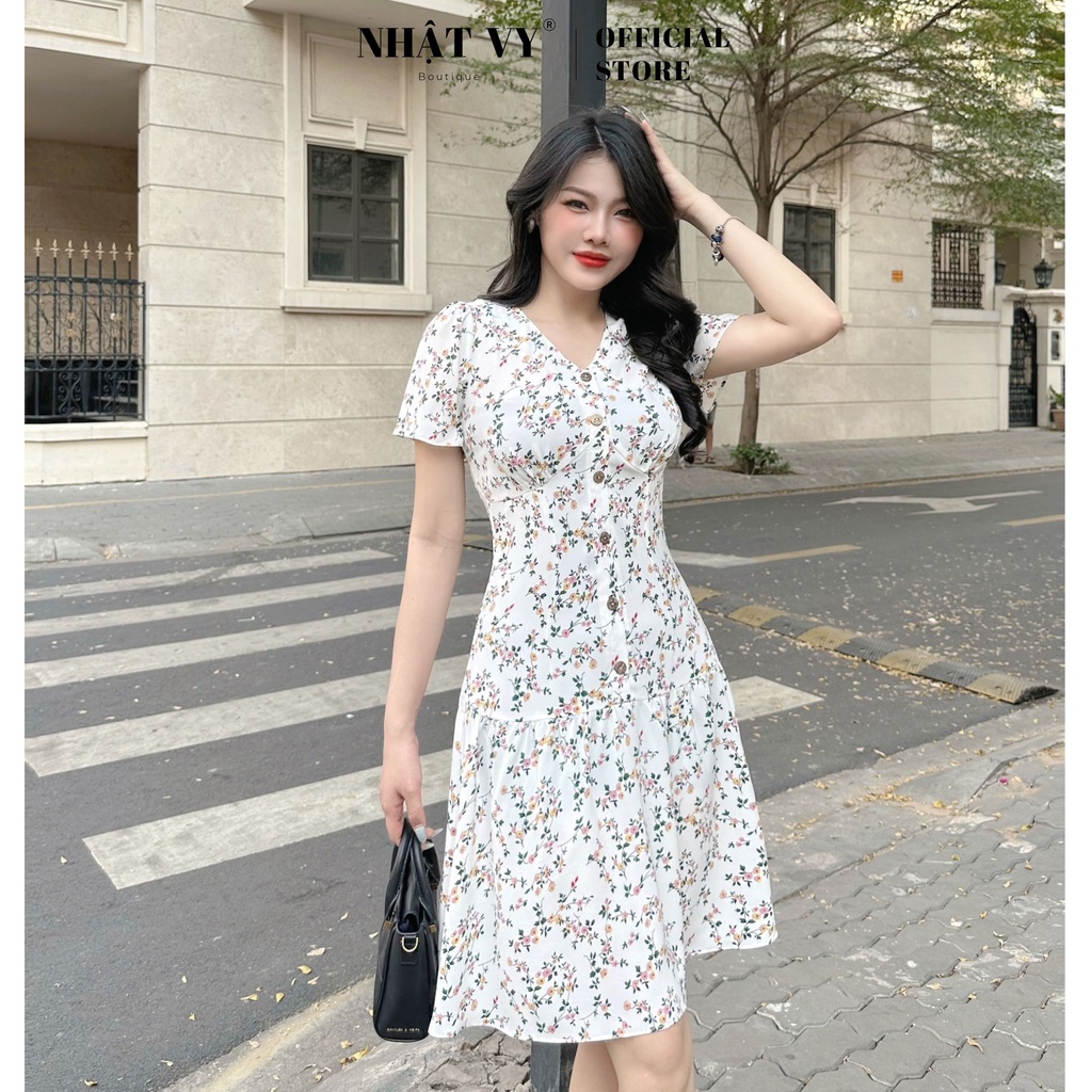 Đầm hoa đi chơi Nhật Vy tay ngắn cổ V đính cúc dáng xoè chất mango phù hợp công sở cafe màu trắng, vàng, đen - D2656