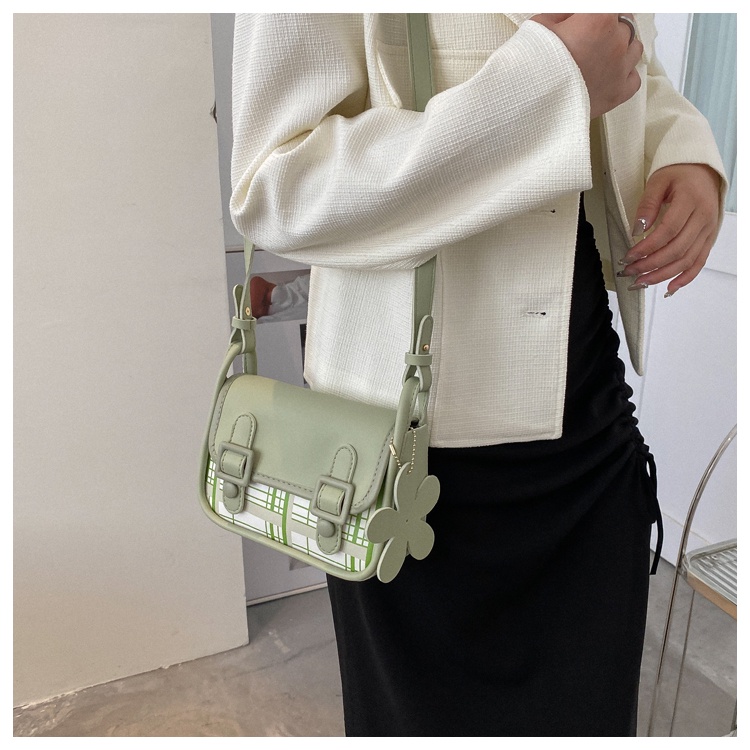 Túi xách nữ đeo chéo đeo vai thời trang kẻ tặng kèm móc hoa 513